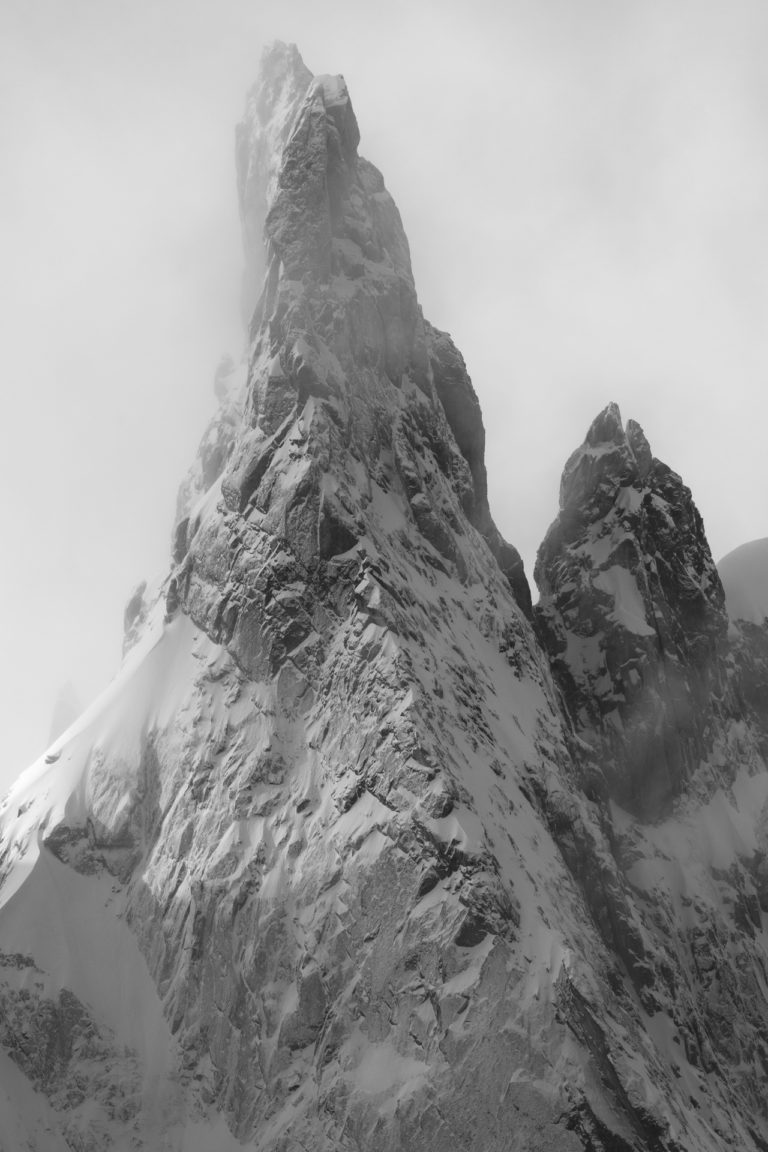 Photo aérienne hélico Davos - photo paysage montagne noir et blanc