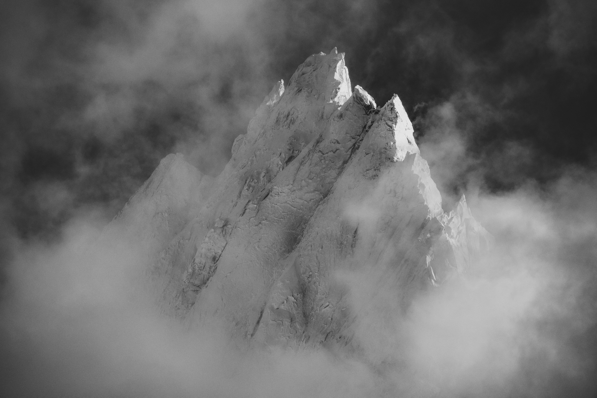 black and white mountain peaks Photo - Aiguille de Blaitière 