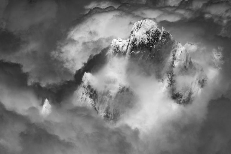 Photo montagne noir et blanc - Paysage de montagne