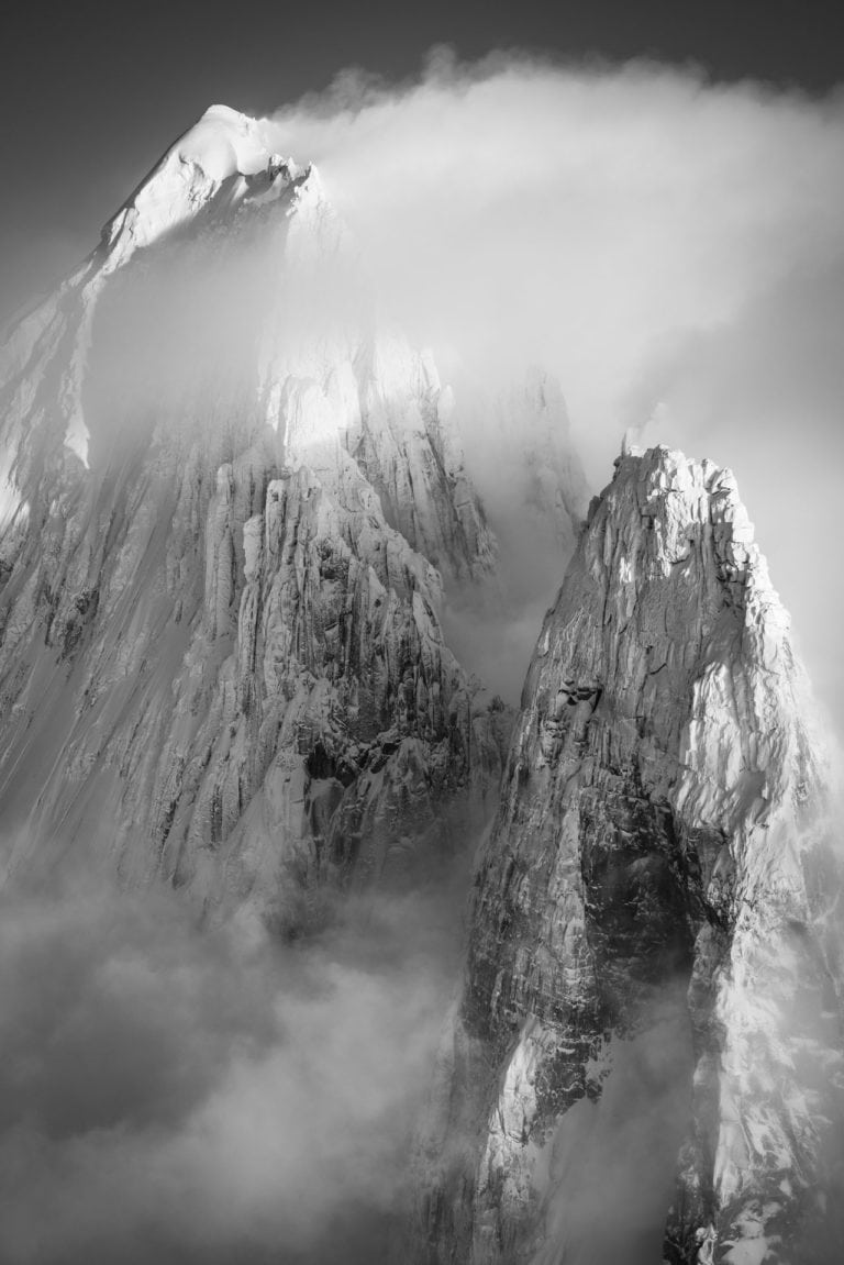 photo montagne noir et blanc chamonix