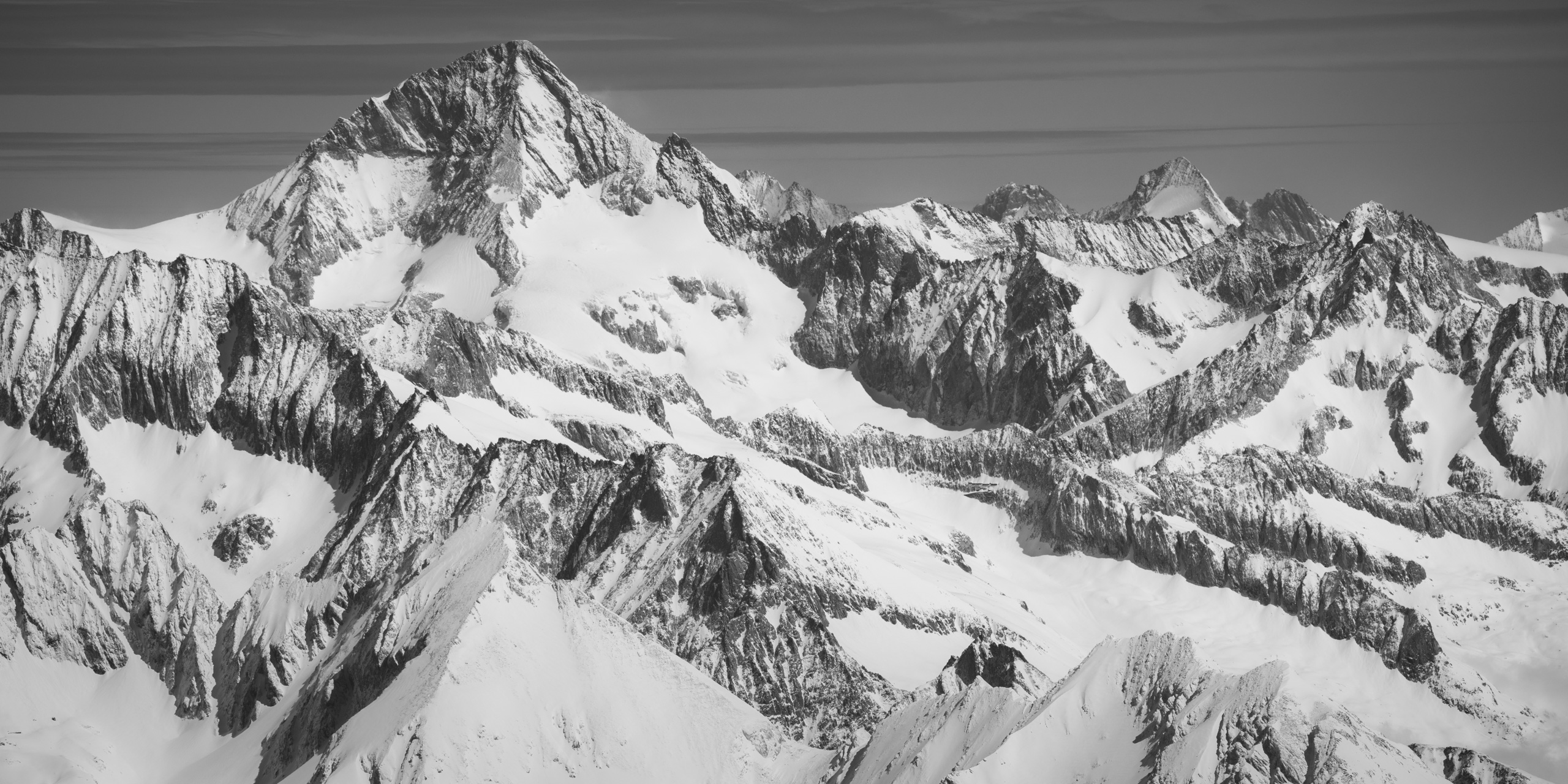 Aletschhorn et Alpes bernoises noir et blanc - Photo des sommets Alpes et des massif montagneux de Suisse