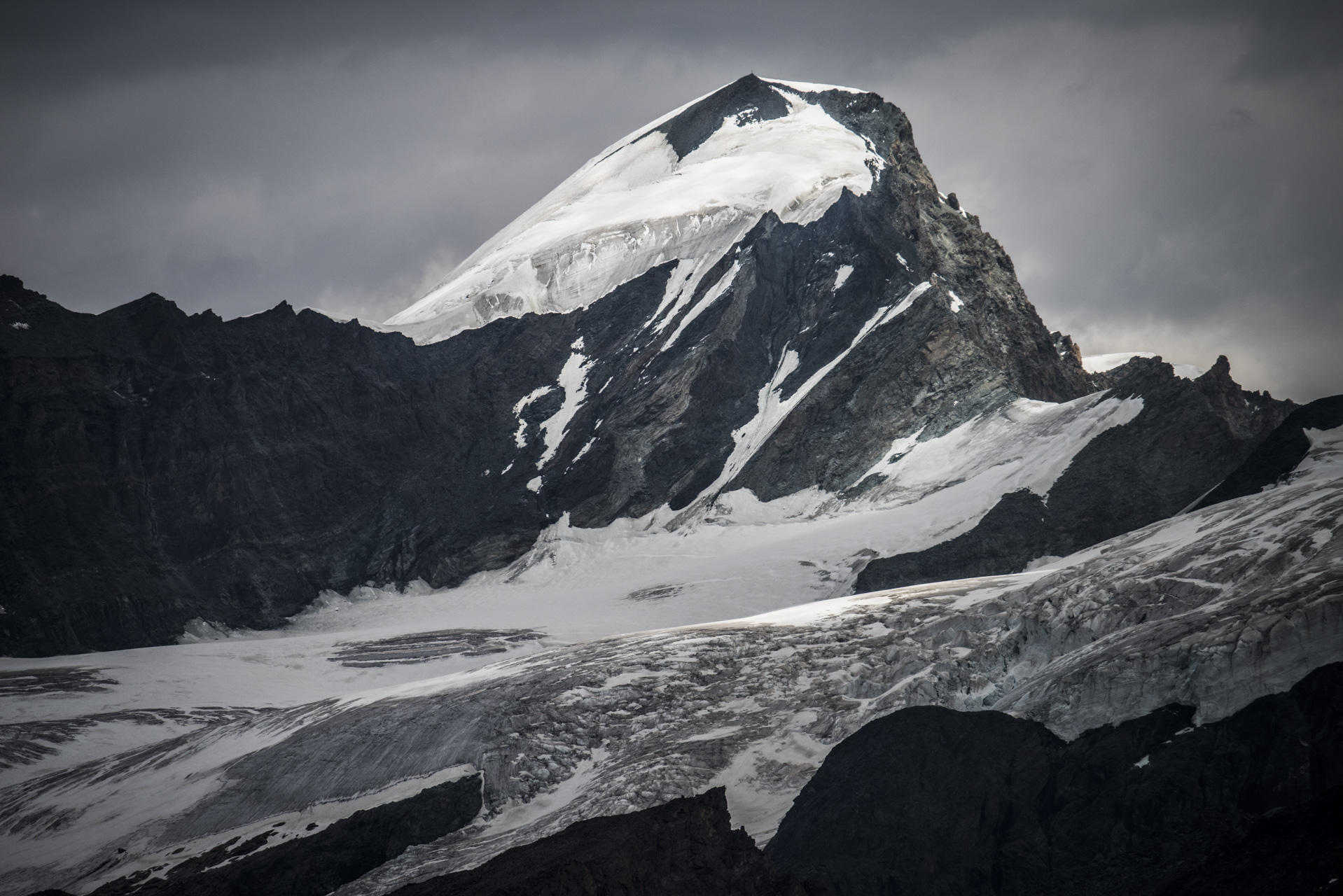 Allalinhorn - Photo des sommets de montagne de Zermatt dans les Alpes Valaisannes en Suisse