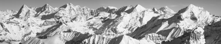 Tableau photo noir et blanc d'un paysage de montagne des Alpes Suisses Bernoises  - eiger, jungfrau, monch