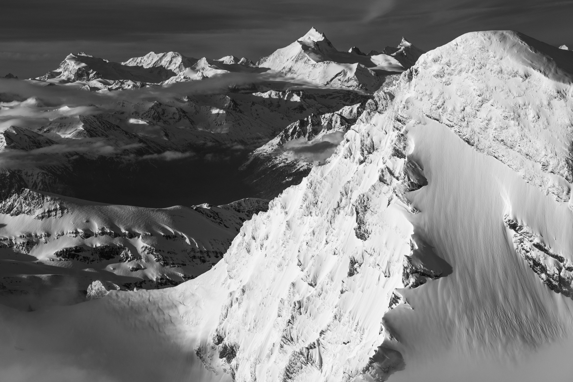 Photos de montagnes au printemps dans les Alpes suisses et Alpes Bernoises