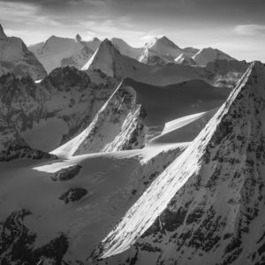 Schönes Bergfoto - Bergpanorama in den Walliser Alpen in der Umgebung von Verbier - Bergfoto schwarz-weiss - Berglandschaft - Fototafel Schweizer Berge