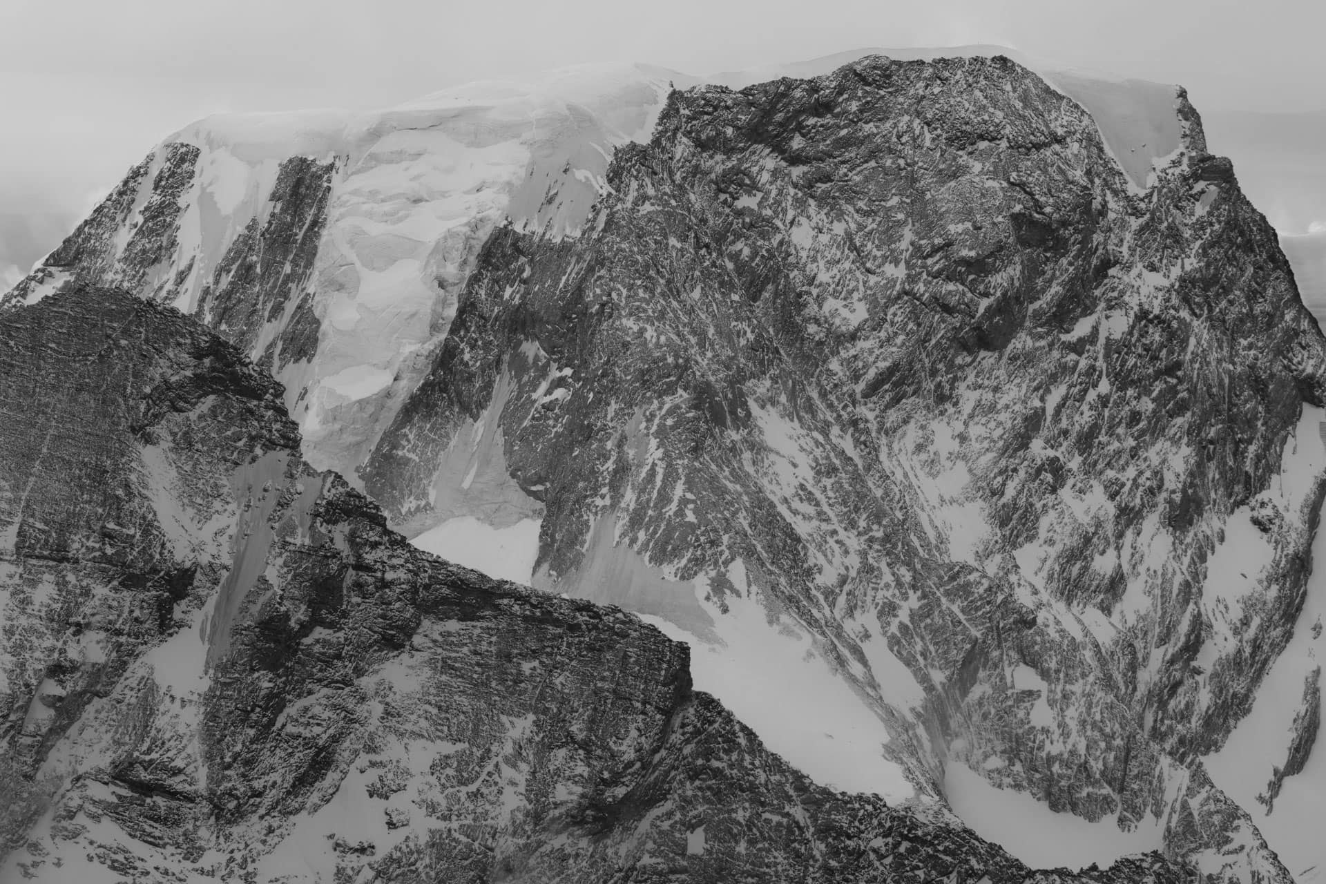 Alphubel - Photo des montagnes et des Glaciers des Alpes de Zermatt, Crans Montana et Saas fee noir et blanc