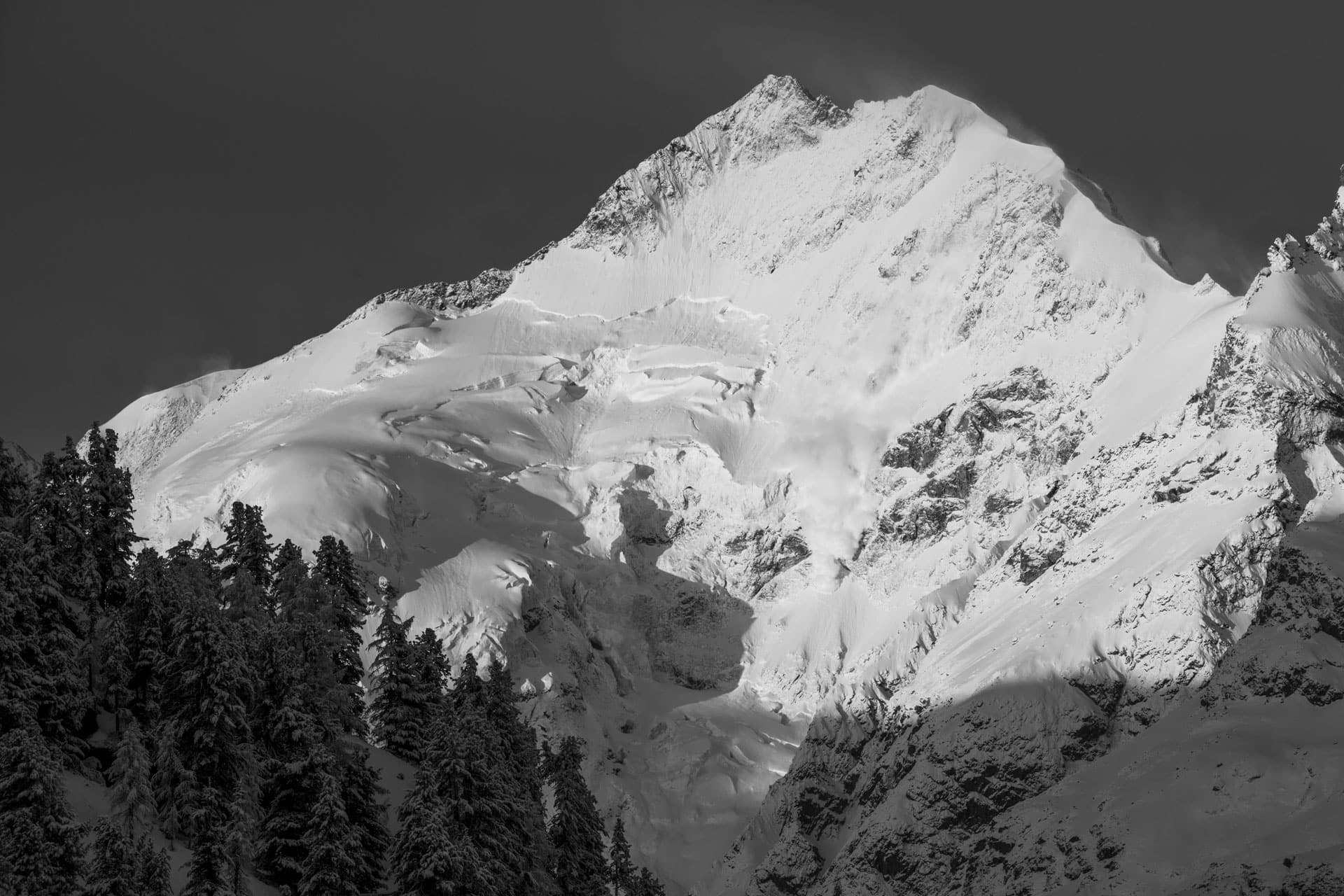 Avalanche Alpes Bernina - Photo noir et blanc vallée EngadineAlpes Suisses