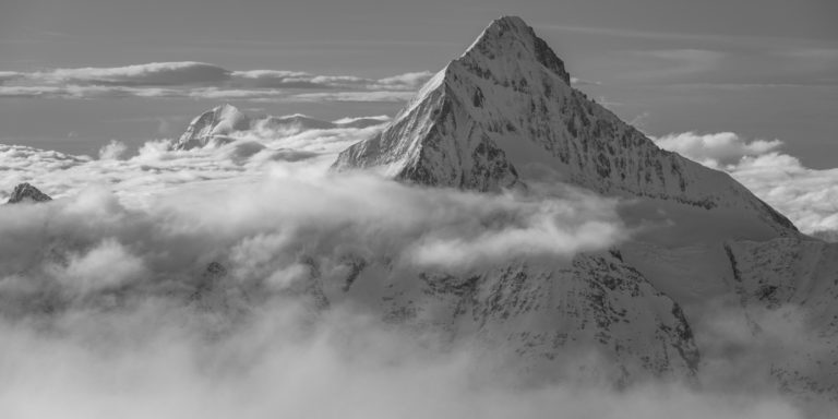 Bietschhorn- Monte Leone - tableau photo panoramique noir et blanc d'un paysage de montagne suisse