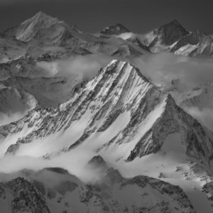 photo paysage de montagne noir et blanc - Bietschhorn - Weisshorn - Dent d'Hérens - Dent Blanche - Grand Cornier