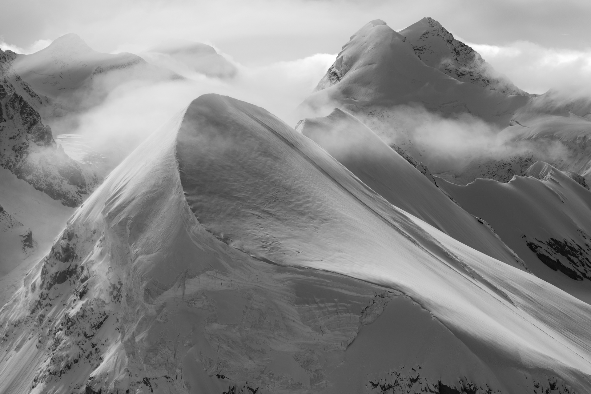 Breithorn - Lyskamm - black and white phot of zermatt valley - zermatters breithorn