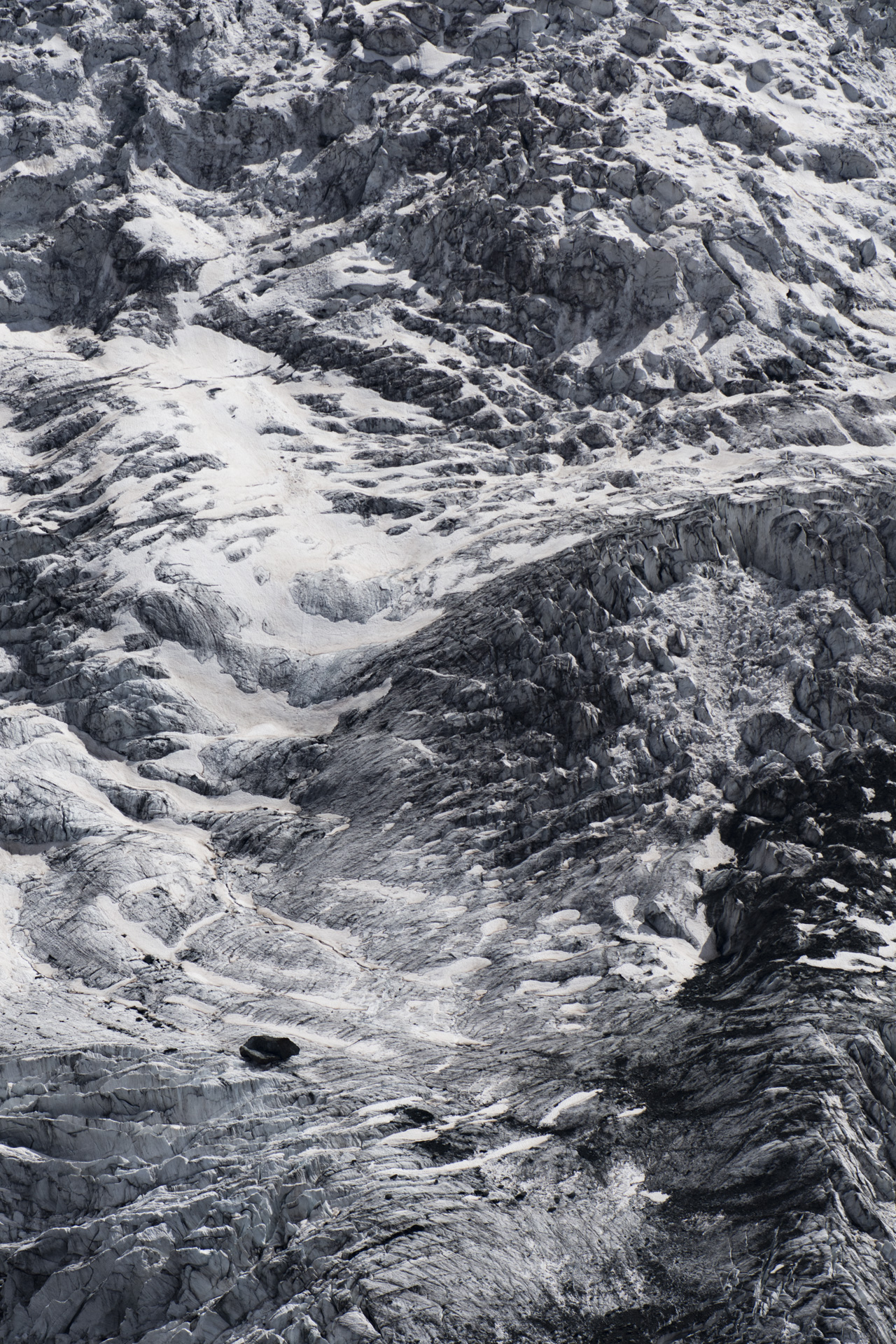 Image of alpine glacier under the Breithorn to Zermatt