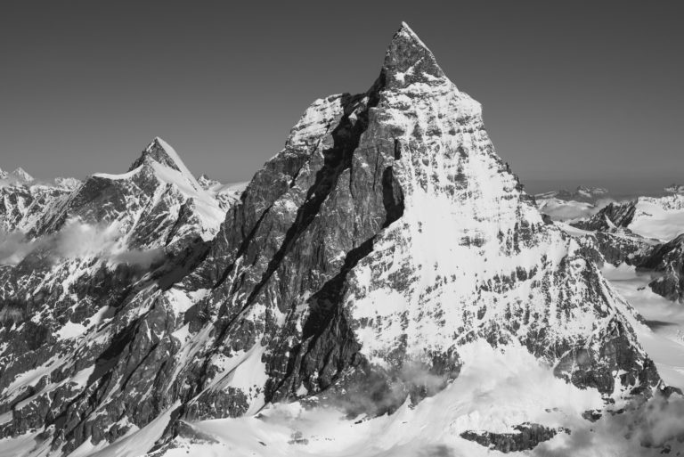 Image montagne neige du Mont Cervin Zermatt en noir et blanc - Arête du Hornli