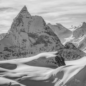 Cervin Zermatt - Le MontCervin - Photo noir et blanc d'un paysage de montagne en neige sur un glacier des alpes