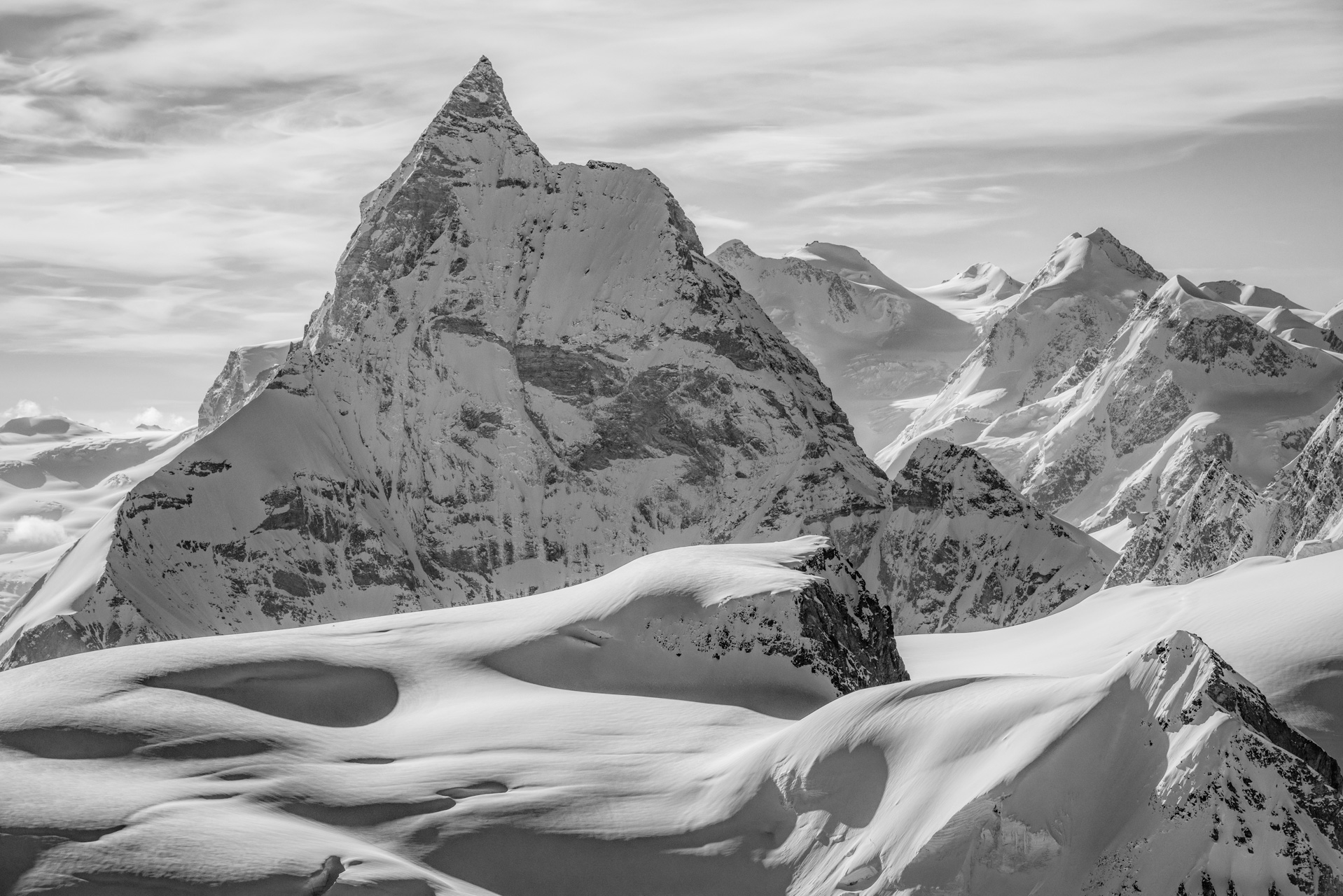 Cervin Zermatt - Le MontCervin - Photo noir et blanc d'un paysage de montagne en neige sur un glacier des alpes