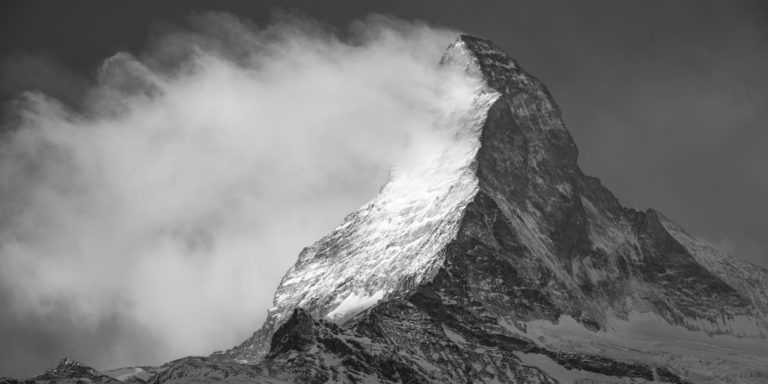 Bergpanorama The Matterhorn im Sturm und Wind der Walliser Alpen in der Schweiz