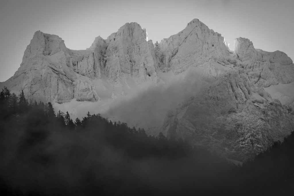 Photo montagne Bernoise Suisse en noir et blanc
