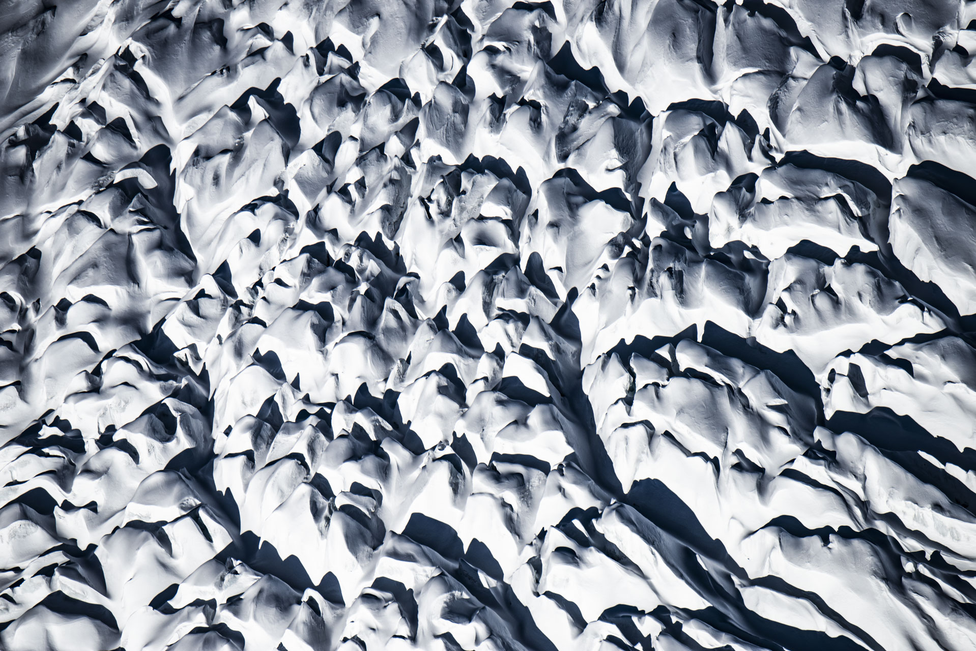 Glaciers des Alpes - photo montagne neige et crevasses noir et blanc