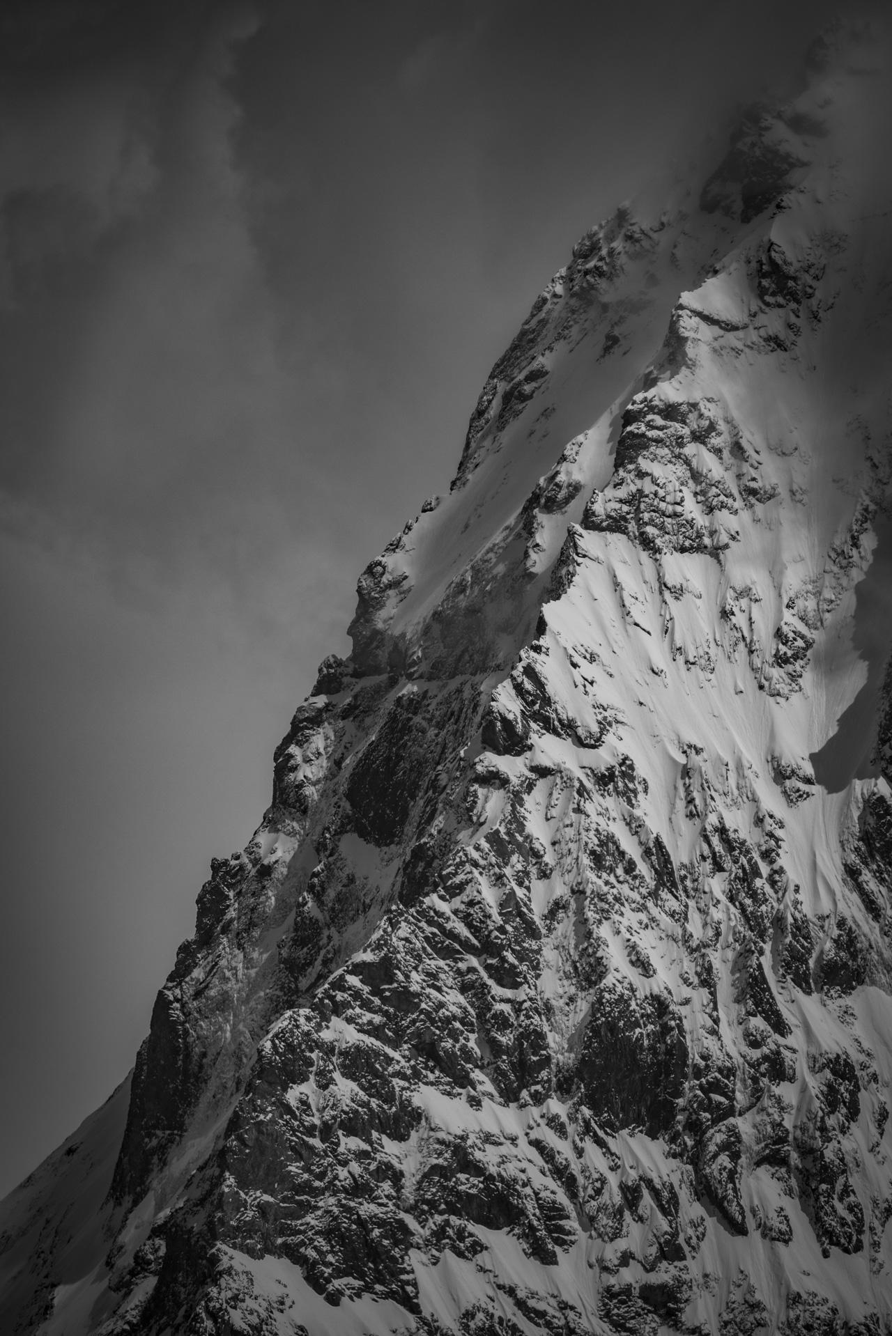 La Dent blanche montagnes des Alpes Suisses- Val d'Hérens