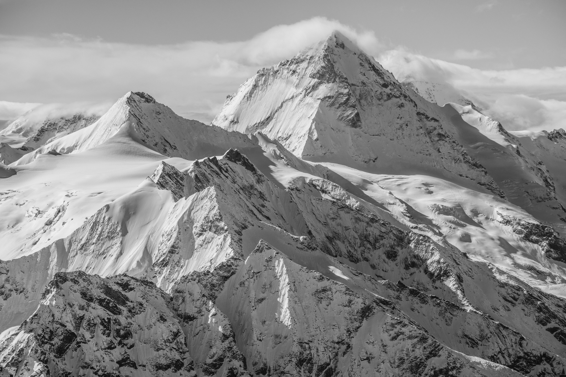 Les dents blanches alpes - photo panoramique des dents blanches noir et blanc