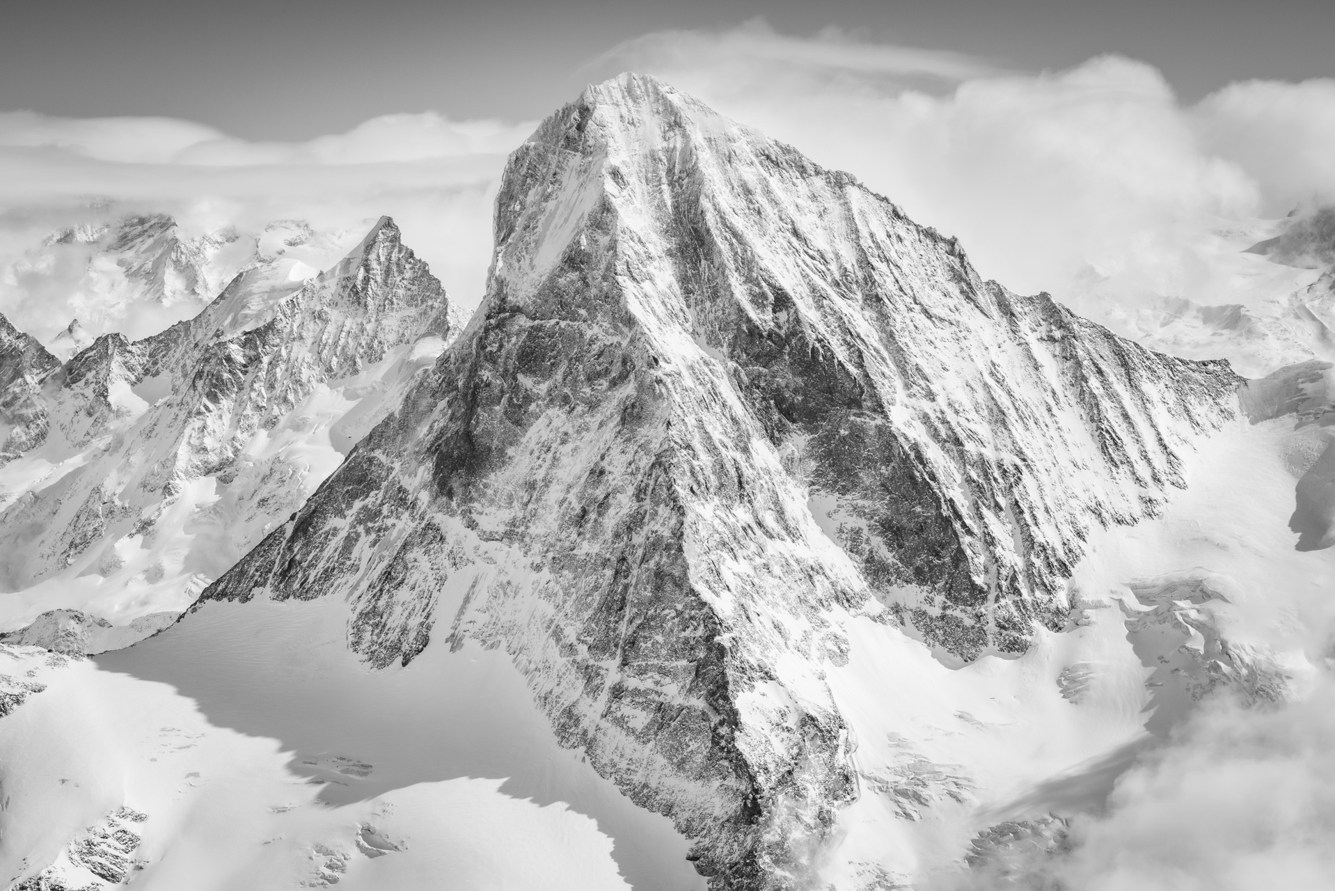 Dent Blanche - Obergabelhorn - arete de montagne en noir et blanc