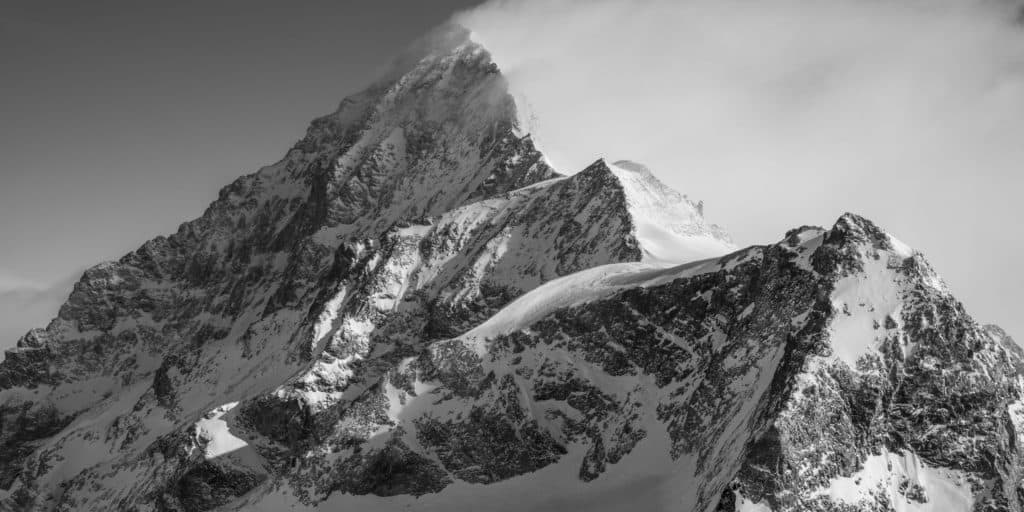 Dent Blanche Voie Normale - Sommet montagne et massif montagneux en noir et blanc