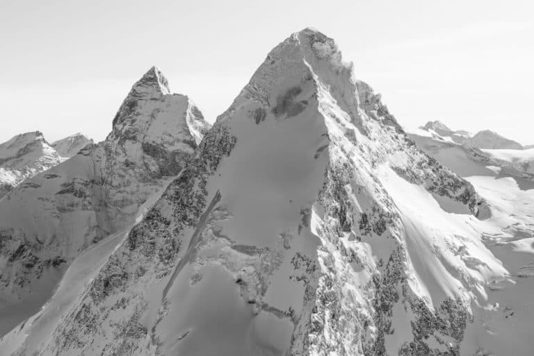 Dent D&#039;hérens Matterhorn in Schwarz-Weiß - Gipfelbild der Schweizer Alpen