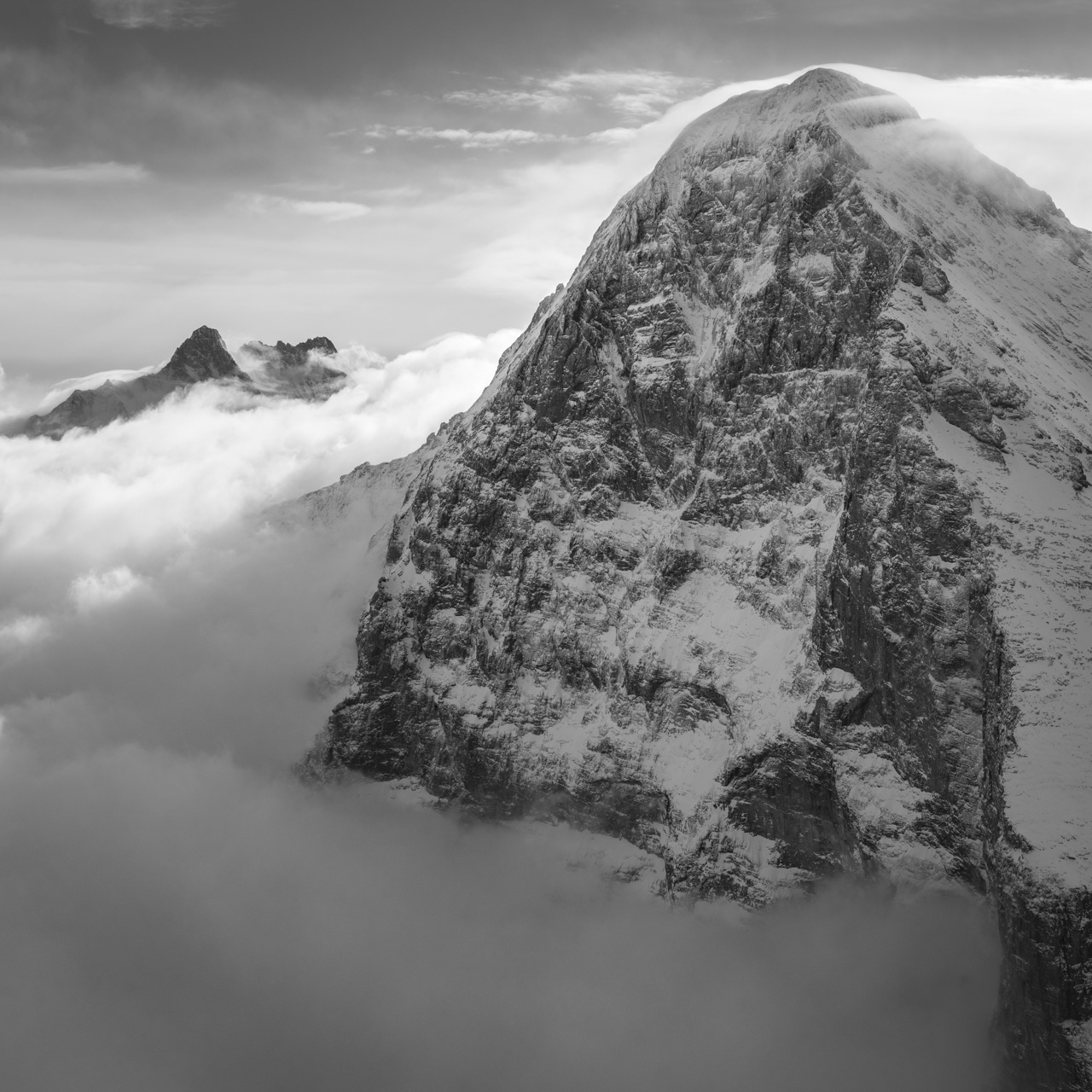 Eiger et sa face nord - image paysage de montagne et de neige noir et blanc