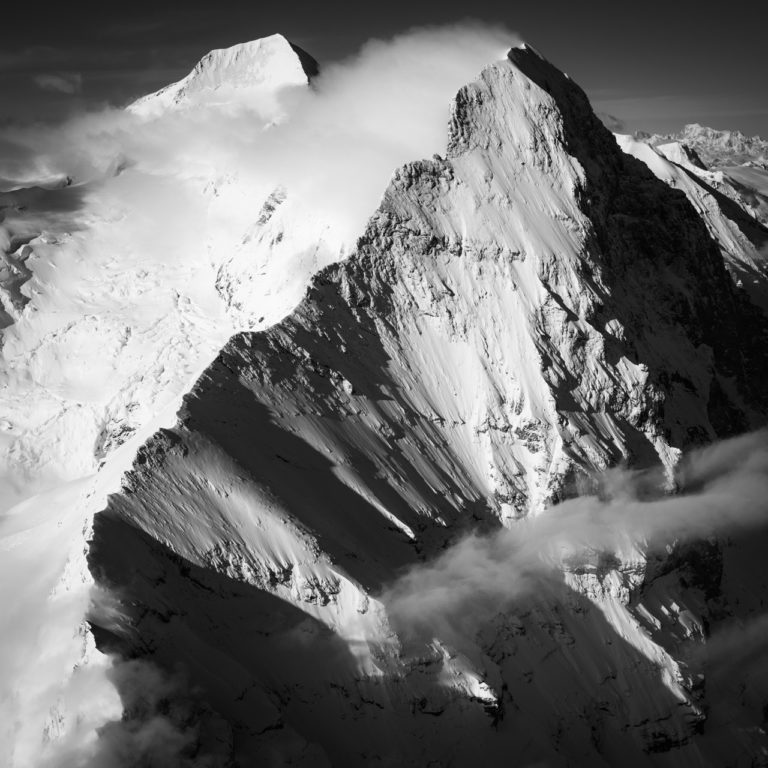 Foto Eiger Mittellegi Berg schwarz und weiß Winter