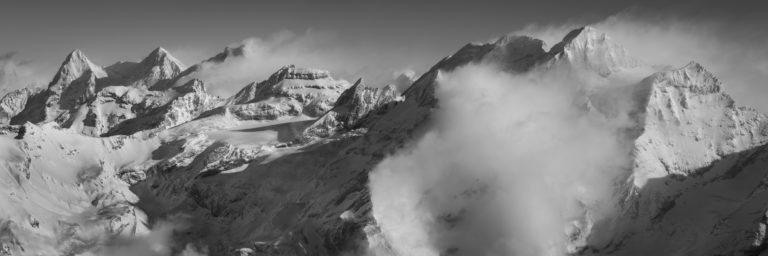 Eiger - Monch - Jungfrau - Blüemlisalp - Tableau panoramique montagne en noir et blanc des Alpes Suisses
