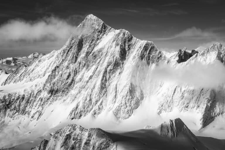 Finsteraarhorn - hd Bergfoto von einem Bergfotografen in den Schweizer Alpen aufgenommen