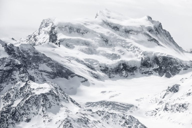 Grand Combin schwarz-weiß - Crans Montana Schweiz- Zermatter Tal Engadin, Berggipfel in den Walliser Alpen