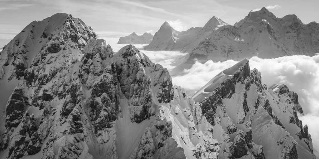 photo des montagnes des alpes bernoises sous la neige à Gspaltenhorn - Eiger - Monch - Jungfrau