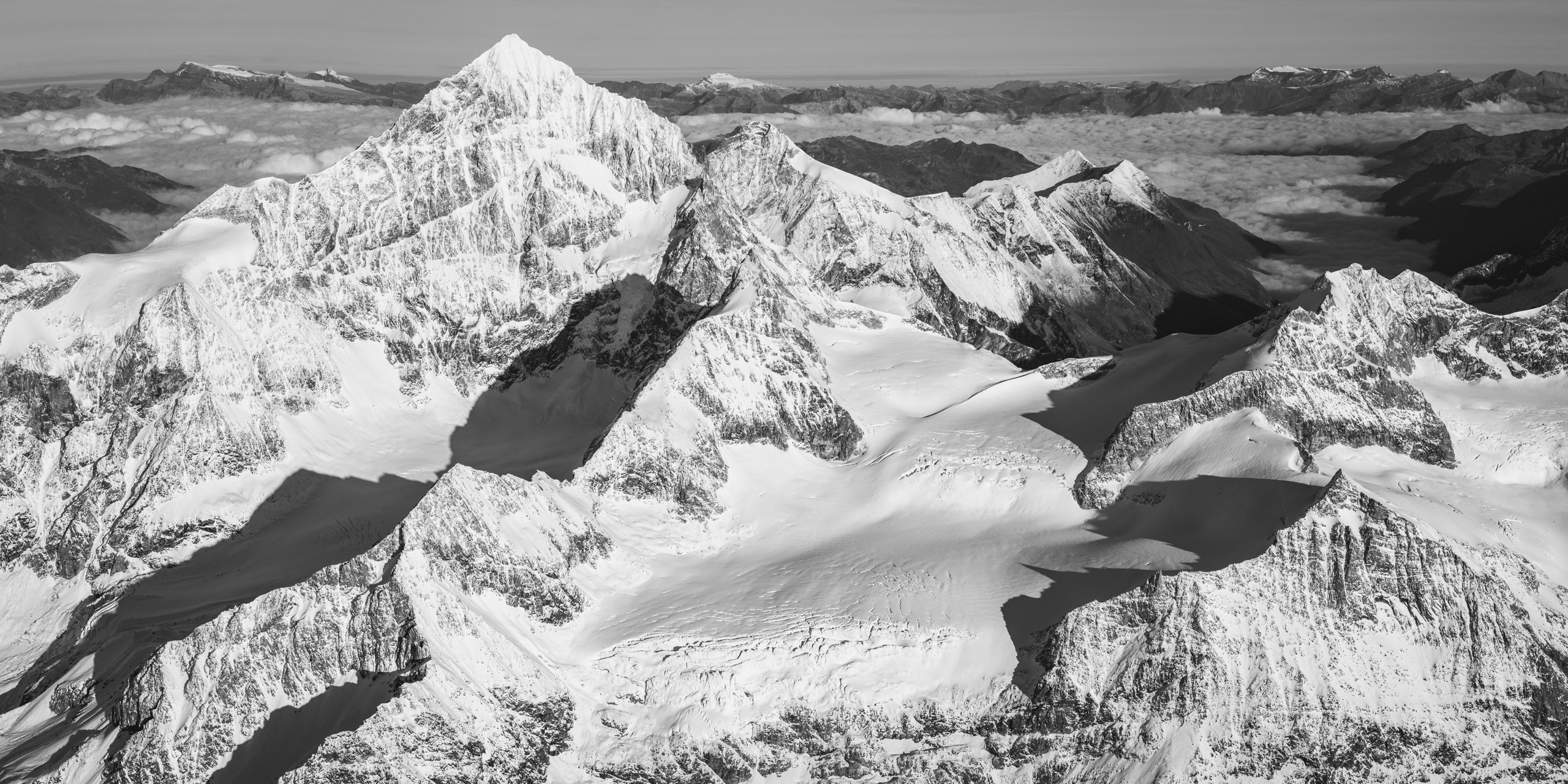 La Dent Blanche - image montagne hiver avec Jeu d'ombre et de lumière en