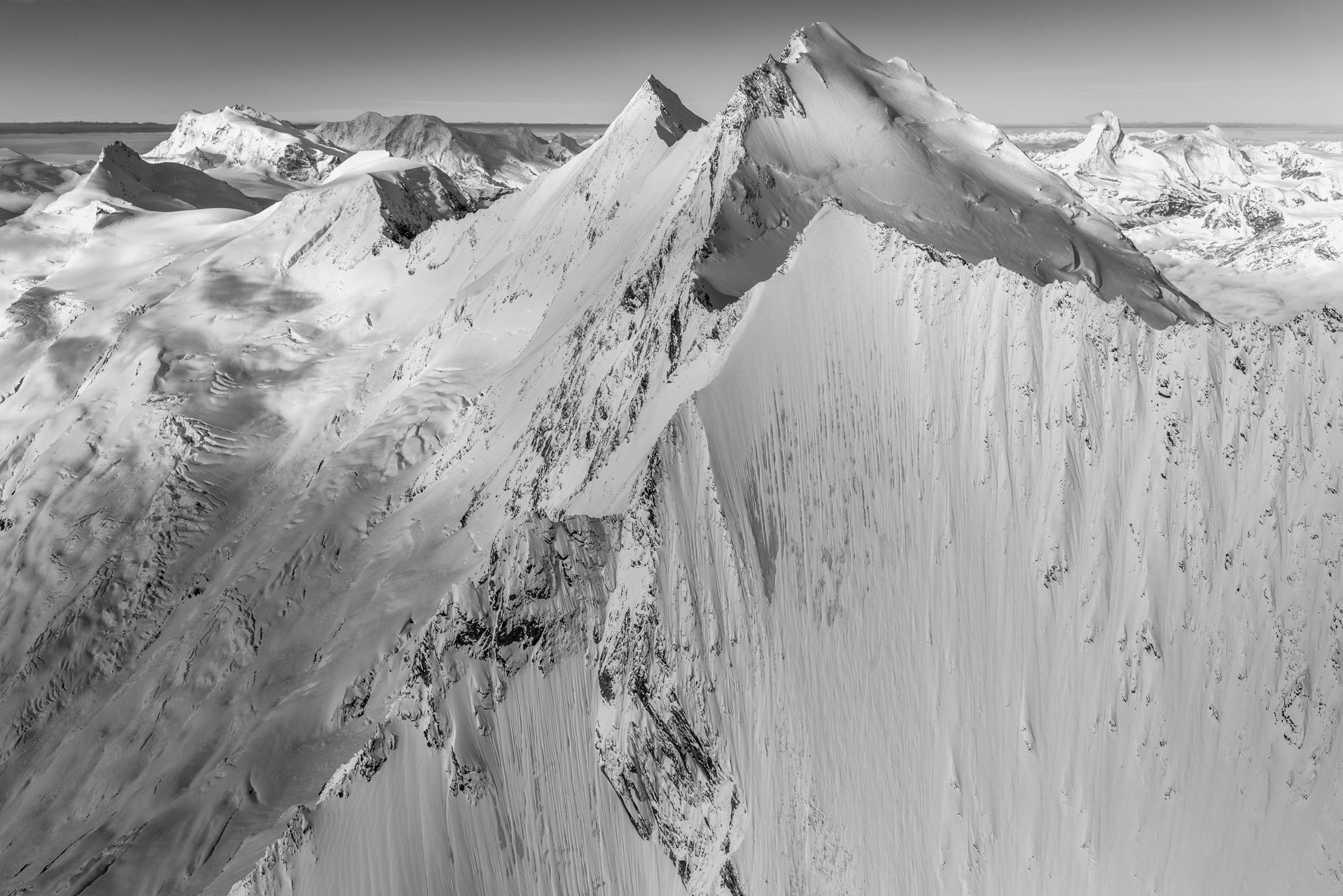 Dom des Mischabels et Lenzspitze - image paysage montagne neige Monte Rosa - Mont Cervin