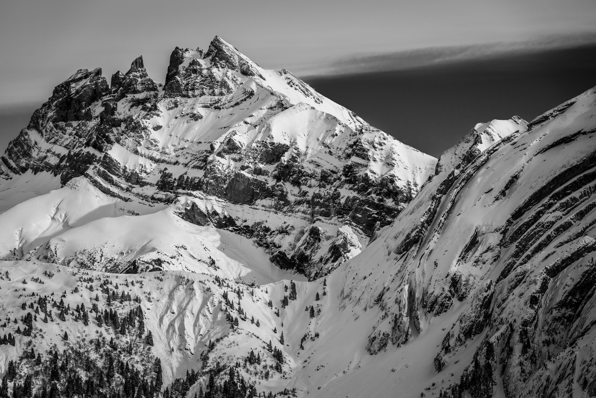 Photo dents du midi noir et blanc - image paysage montagne