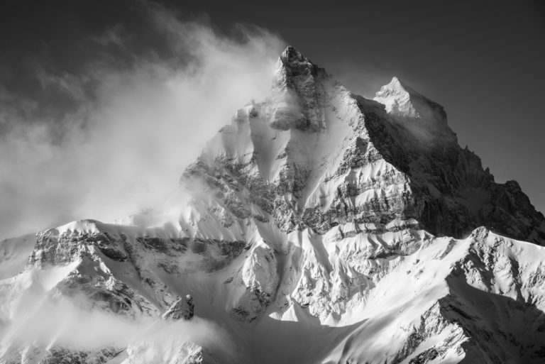 Foto Schweizer Berg - Fotos von den Bergen der Dents du Midi in Nebel und Wolken in Schwarz-Weiß