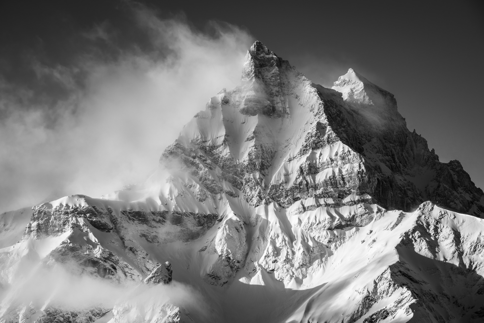 photo montagne suisse - photos des montagnes des Dents du Midi dans la brume et les nuages en noir et blanc