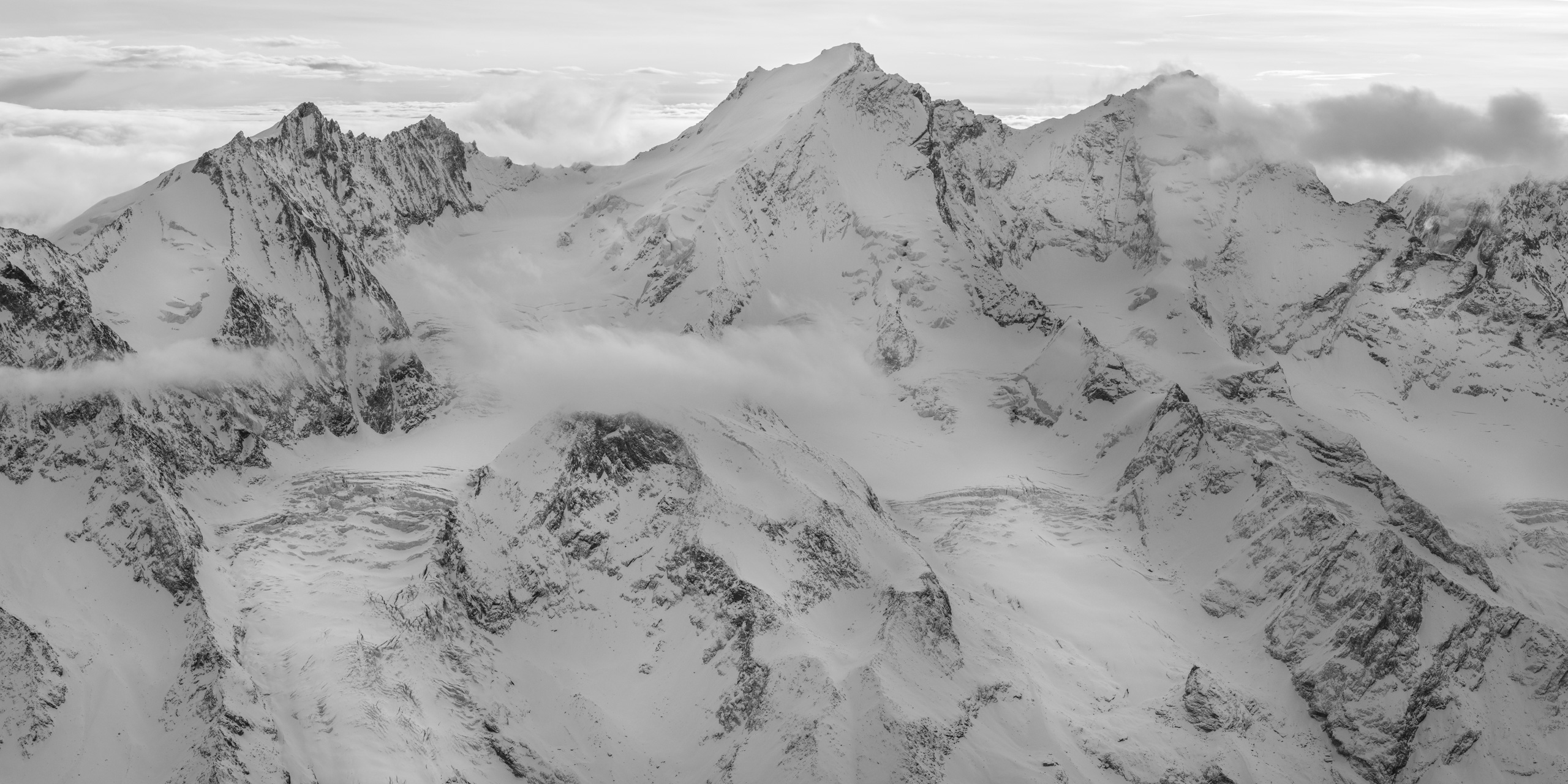 Photo panoramique des montagnes de Zermatt et glaciers des Alpes - Dom des Mischabels - Voie normale - Domhütte