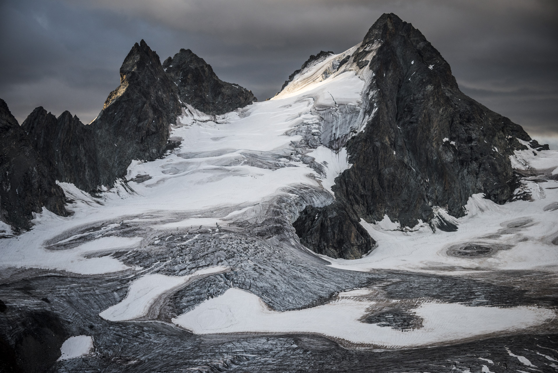 L'Evêque - Fonte des neiges en montagne l'été dans les Alpes Valaisannes de Crans Montana - Val d'Hérens