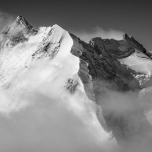 Image panoramique piz bernina - photo biancograt - Engadine Alpes Suisses - panorama noir et blanc montagne st-moritz