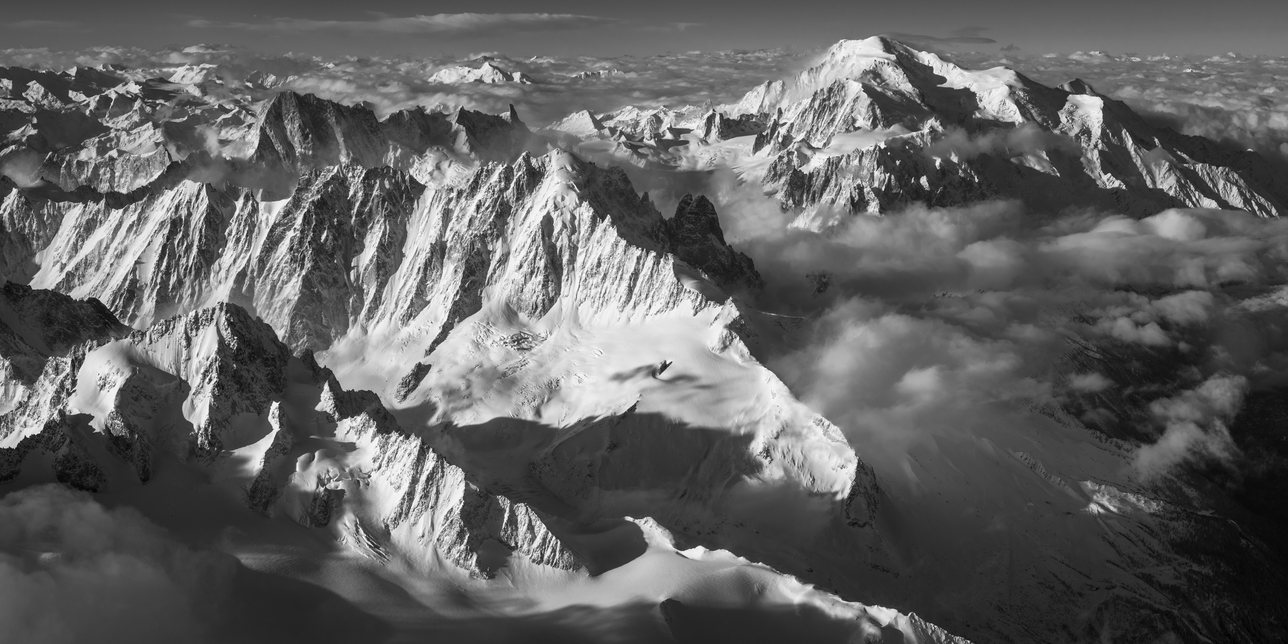 Mont Blanc Massif - mont blanc photo -chamonix - panorama mont blanc massif - mont blanc helicopter photo