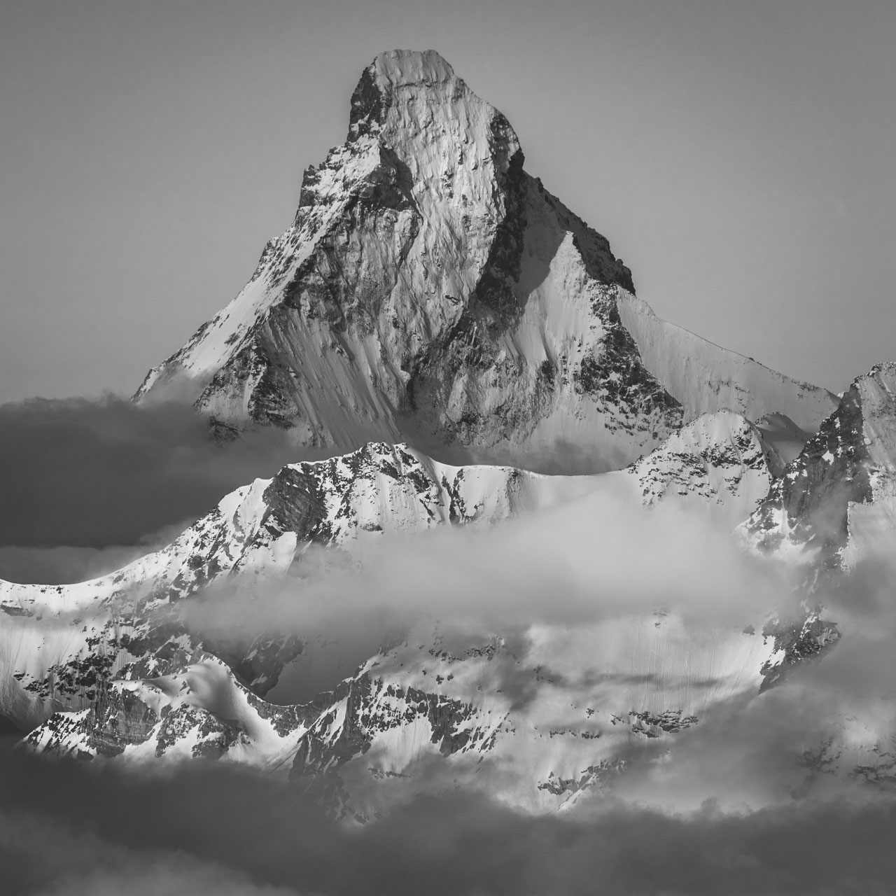 Mont Cervin - Matterhorn - Photo du sommet de montagne proche de Zermatt dans les Alpes Valaisannes en suisse
