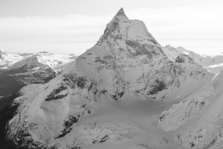 Matterhorn photos noir et blanc - encadrement photo professionnel des Alpes suisses et de l'arrête du Lion depuis la tête du Lion