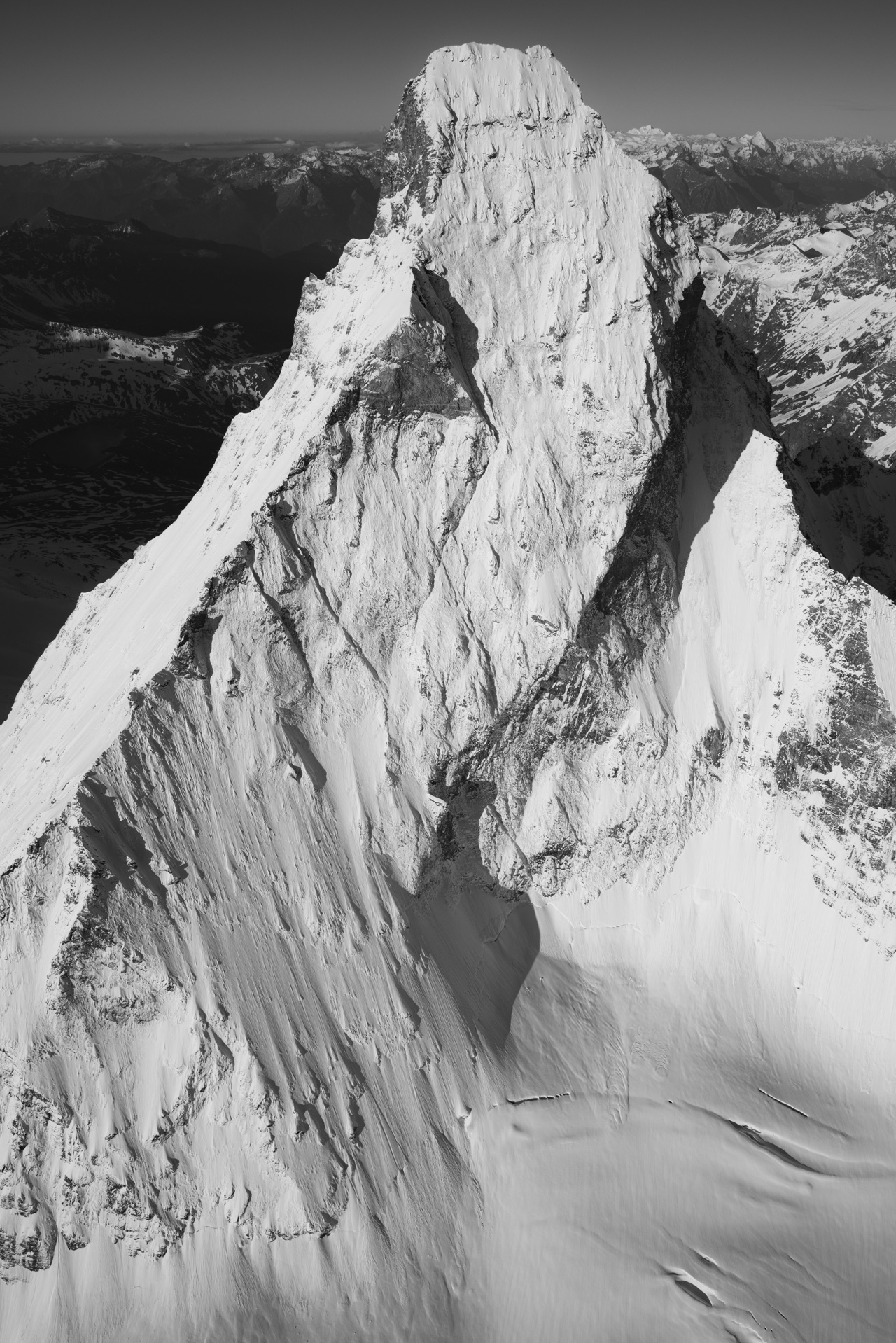 Mont Cervin Matterhorn - Image noir et blanc des Alpes après une tempete en montagne