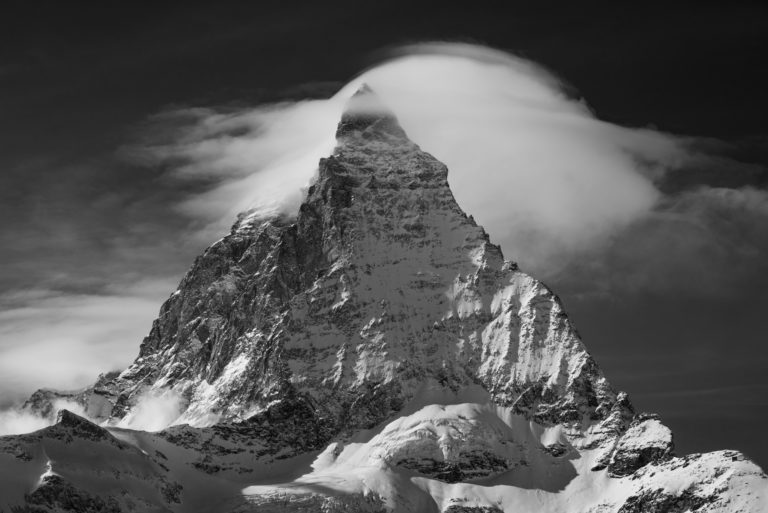 Photo montagne noir et blanc du Cervin enneigé - Matterhorn vu de Trockenersteg - Zermatt