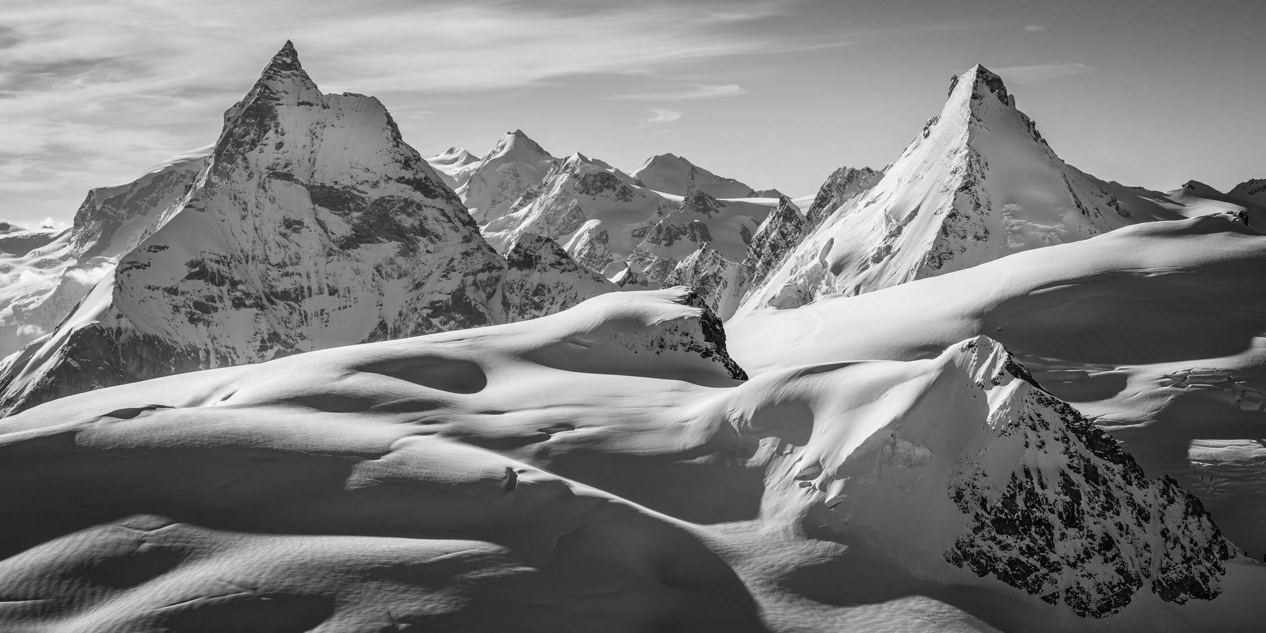Panoramic photo of alpine mountains - Matterhorn dent d'Hérens panorama -