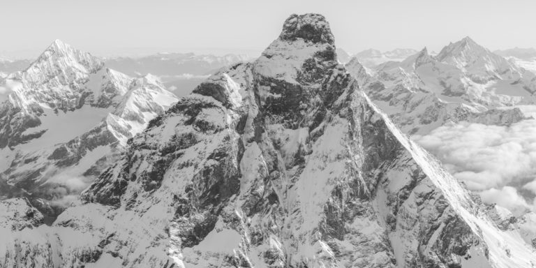 Mont Cervin Italie - Montagne panorama noir et blanc des sommets de la Dent Blanche, de l'Obergabelhorn, du Zinalrothorn et du Weisshorn