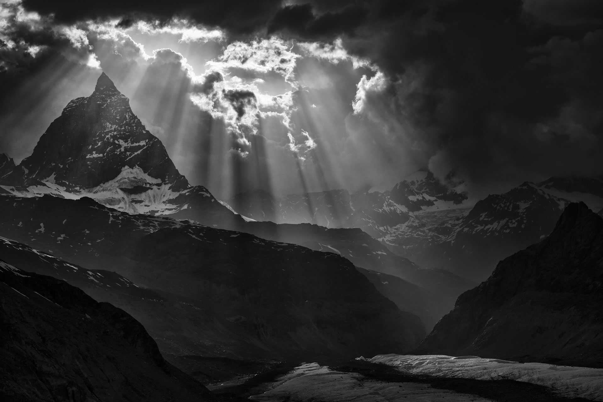 Mont Cervin Matterhorn suisse depuis le glacier du Gorner