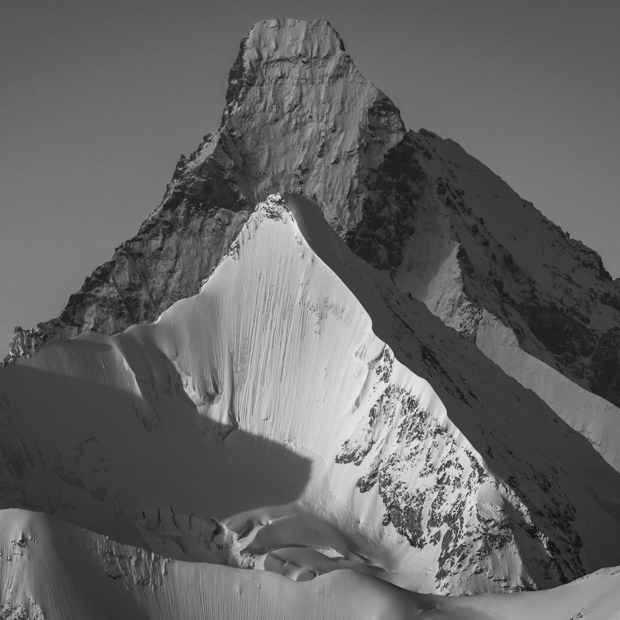 Schwarz-Weiß-Foto Berg - Foto Schweizer Alpen - matterhorn obergabelhorn