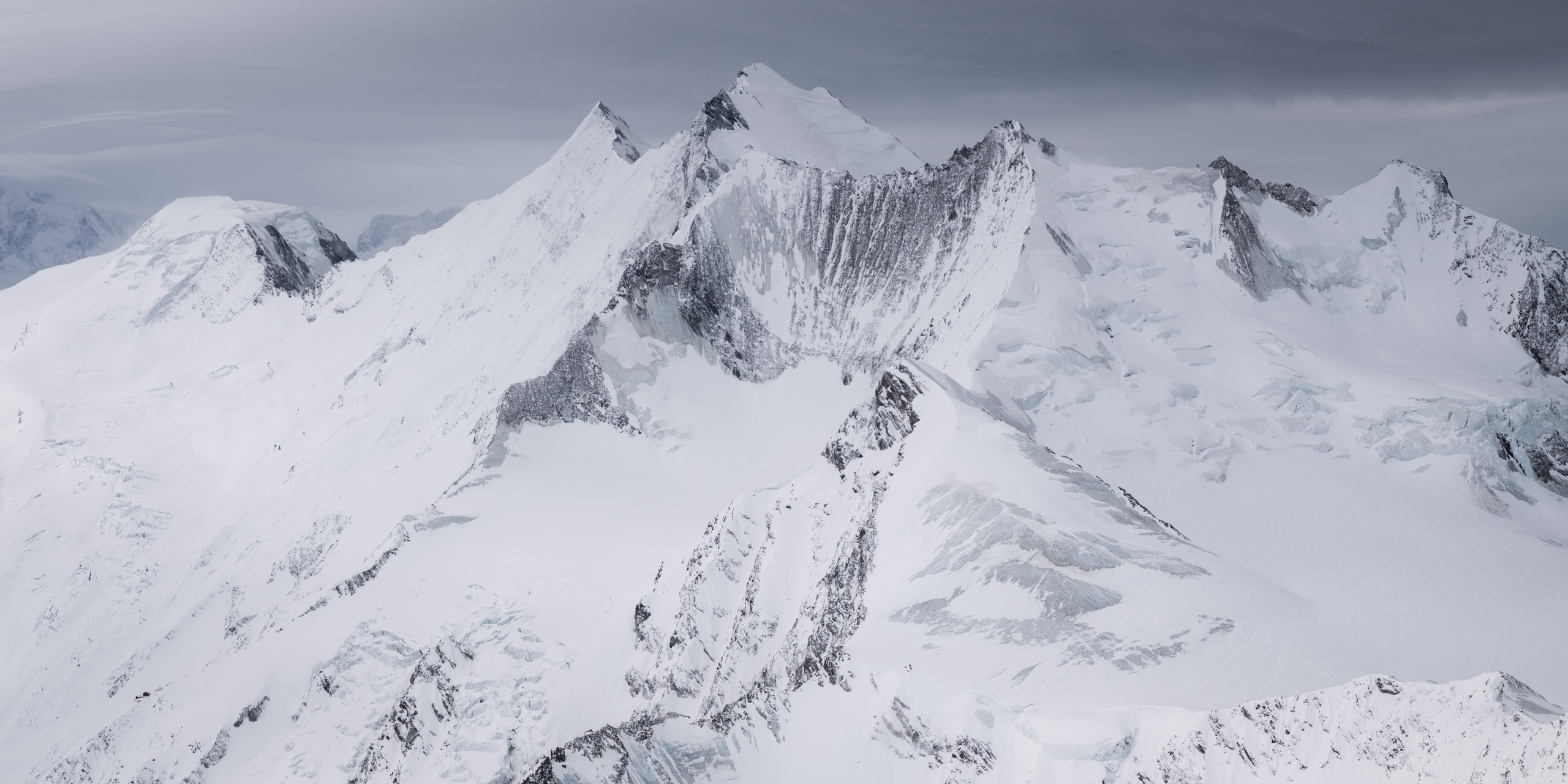 Panoramaposter Mischabels - schwarz-weißes Bergpanorama